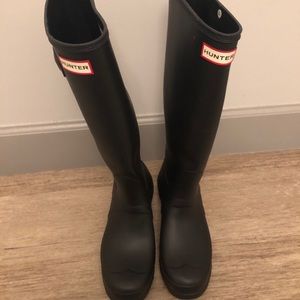 Hunter Black Rainboots